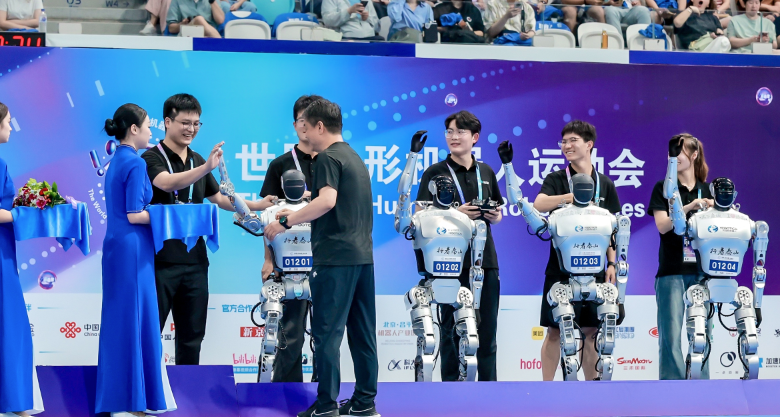 2025世界人形機器人運動會，山東優寶特交卷！
