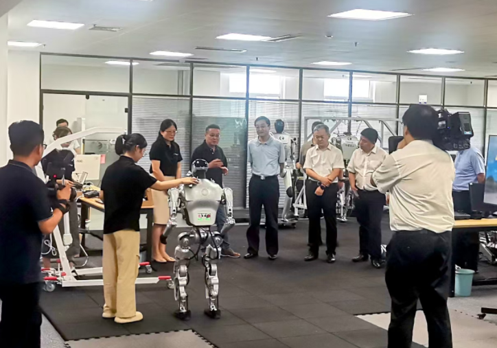 劉強(qiáng)調(diào)研機(jī)器人產(chǎn)業(yè)時強(qiáng)調(diào)：主動作為靠上服務(wù) 全力助企做大做強(qiáng)